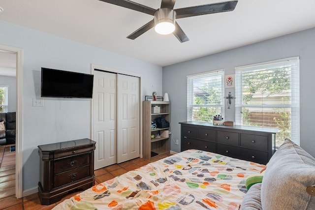 101 Texas Ash Cv, Manchaca, TX 78652 - tiled bedroom with multiple windows, a closet, and a ceiling fan