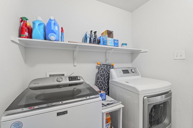 101 Texas Ash Cv, Manchaca, TX 78652 - laundry room featuring washer and dryer