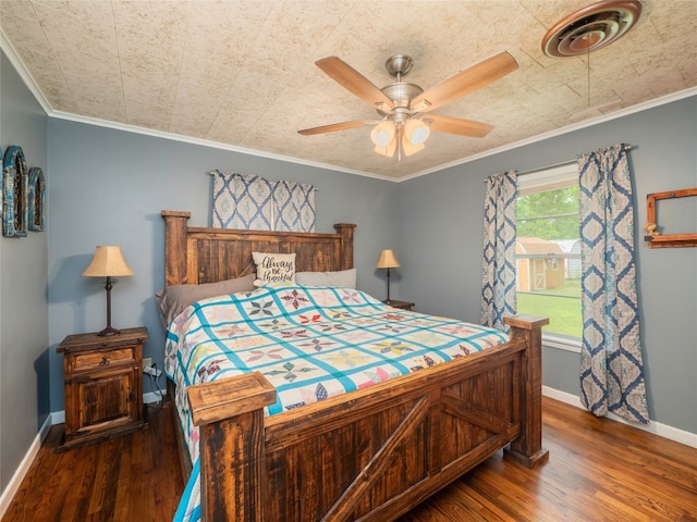 302 Vernon St, Thrall, TX 76578 - bedroom featuring wood finished floors, baseboards, crown molding, and a ceiling fan