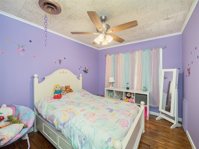 302 Vernon St, Thrall, TX 76578 - bedroom with ornamental molding, wood finished floors, a ceiling fan, and baseboards