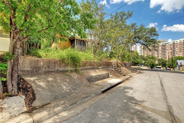1001 Catalpa St, Austin, TX 78702 - view of property's community