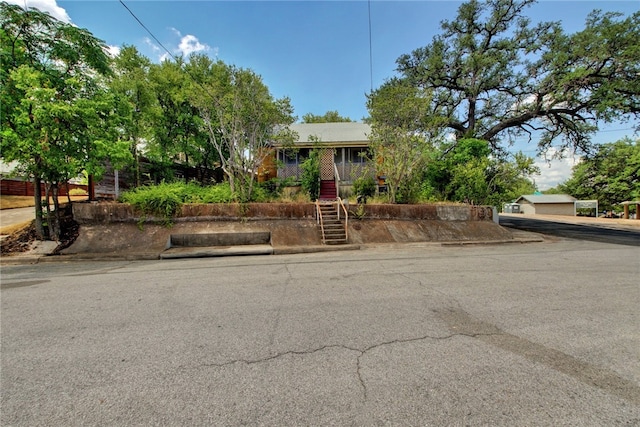 1001 Catalpa St, Austin, TX 78702 - view of front of house with stairs