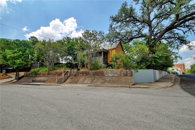 1001 Catalpa St, Austin, TX 78702 - view of front of property with stairs
