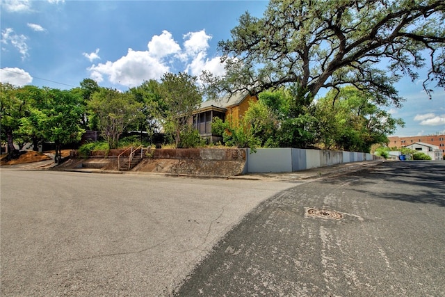 1001 Catalpa St, Austin, TX 78702 - view of front of house