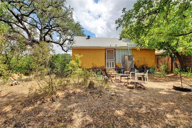 1001 Catalpa St, Austin, TX 78702 - view of rear view of house