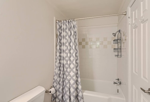 1202 Loma Dr, Austin, TX 78741 - bathroom with toilet and shower / bath combo