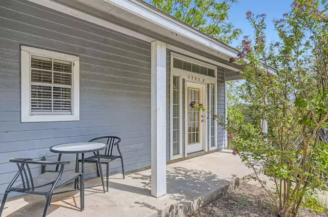 1202 Loma Dr, Austin, TX 78741 - view of patio