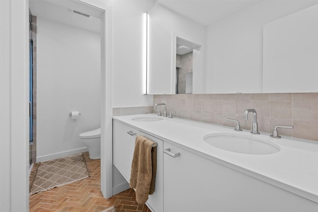 4839 Canyonbend Cir, Austin, TX 78735 - bathroom with double vanity, toilet, backsplash, and brick floors