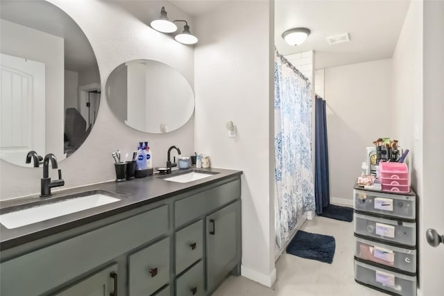 1581 Washburn Rd, Luling, TX 78648 - full bath featuring double vanity, a shower with curtain, and baseboards