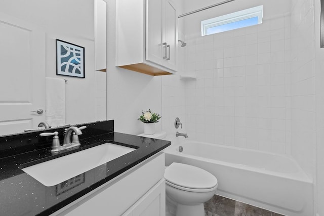 425 Dayridge Dr, Dripping Springs, TX 78620 - full bath with toilet, vanity, and bathing tub / shower combination