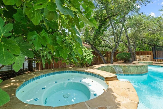 205 Champion Dr, Lakeway, TX 78734 - view of swimming pool with a fenced backyard and a pool with connected hot tub