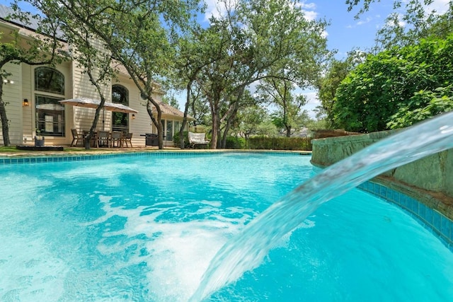 205 Champion Dr, Lakeway, TX 78734 - view of swimming pool