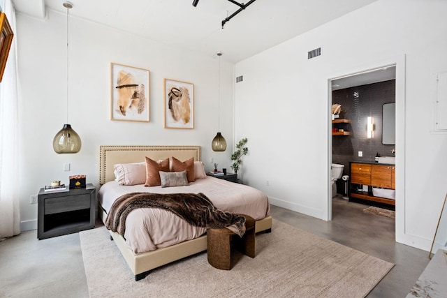 800 W 5th St Unit 902, Austin, TX 78703 - bedroom featuring finished concrete floors, baseboards, and ensuite bathroom