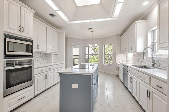 9010 Bluegrass Dr, Austin, TX 78759 - kitchen featuring stainless steel appliances, a sink, white cabinets, backsplash, and crown molding