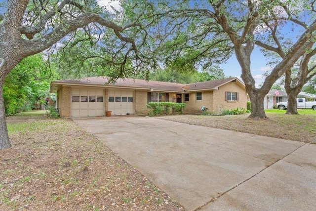 4412 Briar Cliff Rd, Temple, TX 76502 - ranch-style home with a garage, concrete driveway, and brick siding