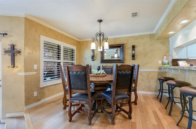 107 Lachite Unit 6, Horseshoe Bay, TX 78657 - dining area featuring light wood finished floors, baseboards, a chandelier, and ornamental molding