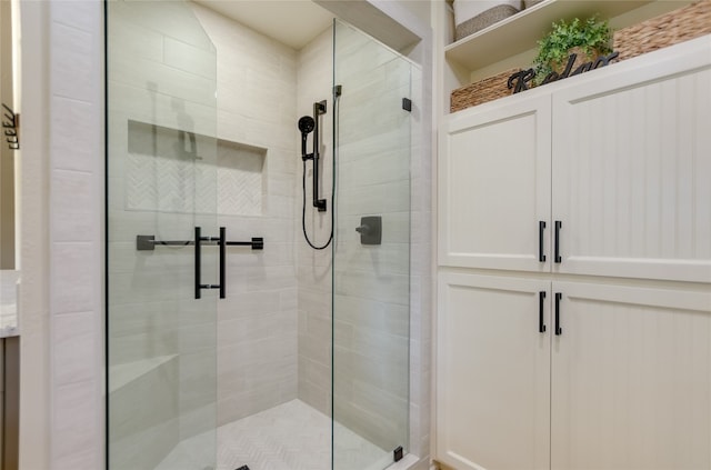 107 Lachite Unit 6, Horseshoe Bay, TX 78657 - full bathroom with a stall shower
