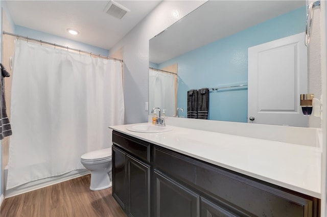 109 Red Cedar Ct, Georgetown, TX 78628 - bathroom with wood finished floors, toilet, vanity, and shower / bath combo