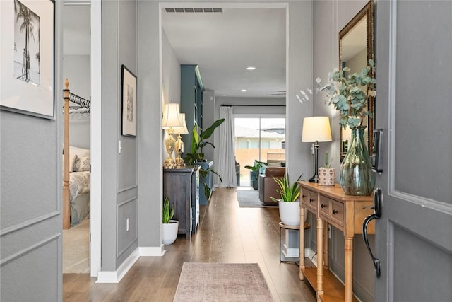 8112 Silhouette St, Austin, TX 78744 - foyer entrance featuring wood finished floors, baseboards, and recessed lighting