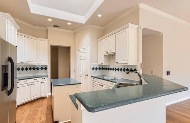 6901 W Bright Star Ln W, Austin, TX 78736 - kitchen featuring stainless steel fridge with ice dispenser, recessed lighting, dark countertops, light wood finished floors, and a center island