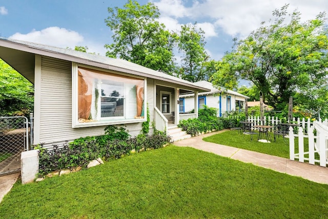 2032 E Cesar Chavez St, Austin, TX 78702 - view of front facade with a porch