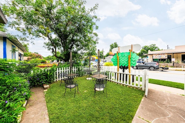 2032 E Cesar Chavez St, Austin, TX 78702 - view of yard