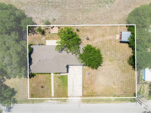 304 W Bee St, Lockhart, TX 78644 - aerial view of property and surrounding area featuring property boundaries highlighted