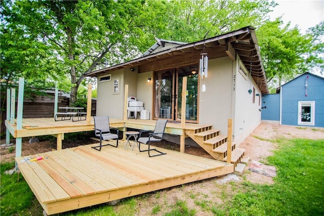 2713 Sweeney Ln, Austin, TX 78723 - view of wooden terrace