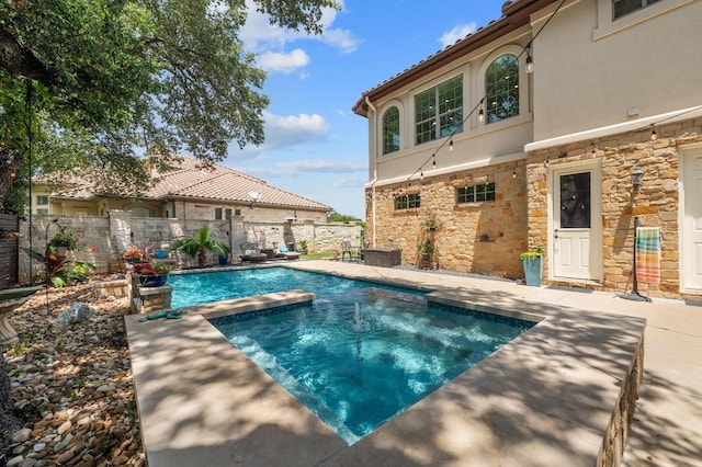 7 Sunview Rd, The Hills, TX 78738 - view of swimming pool with a pool with connected hot tub and a patio