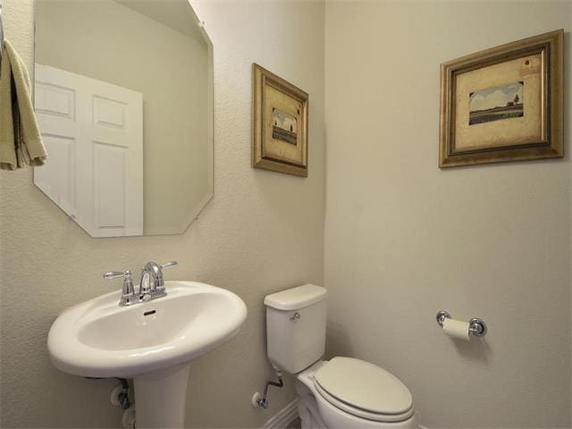 9944 Wading Pool Path, Austin, TX 78748 - bathroom with toilet, baseboards, and a sink