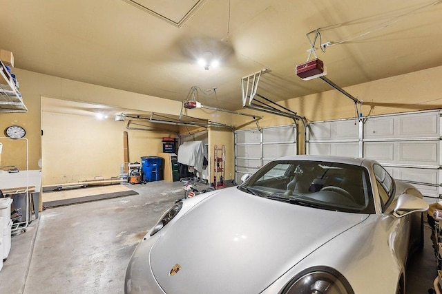 9123 La Siesta Bnd, Austin, TX 78749 - garage featuring a garage door opener