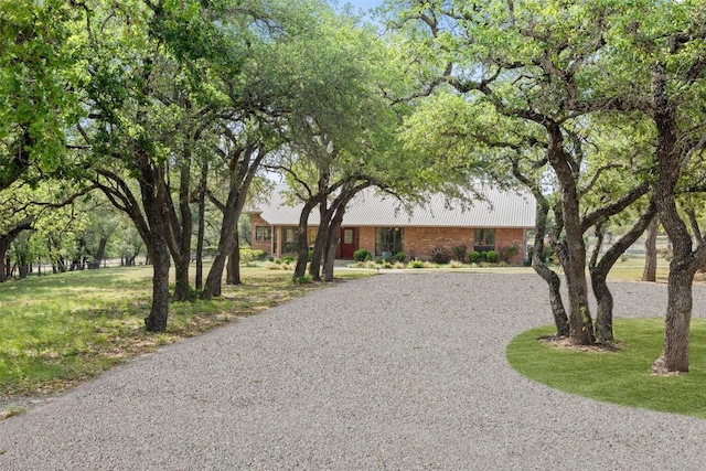 423 County Road 1010, Lampasas, TX 76550 - ranch-style home featuring driveway, a front yard, and brick siding