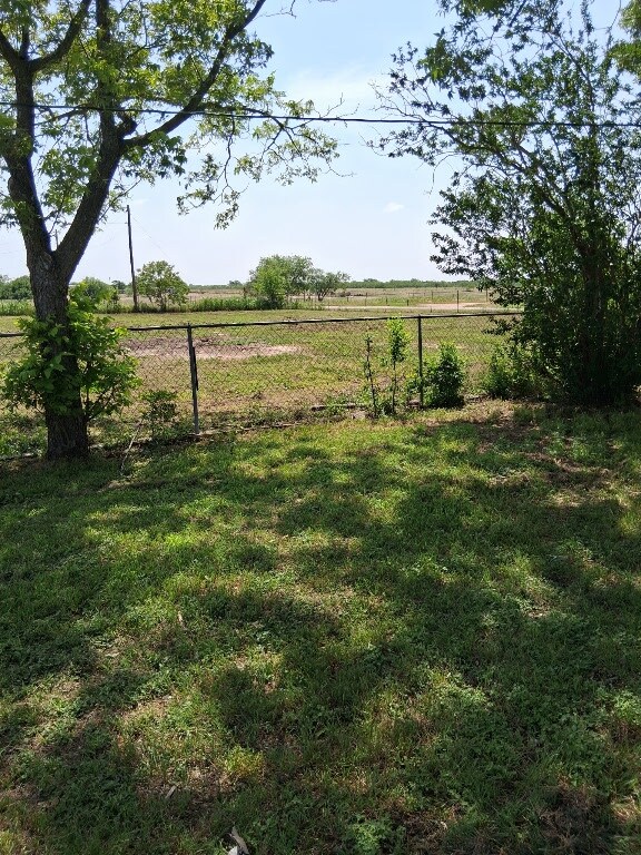 243 Village Ln, Bartlett, TX 76511 - photo 18