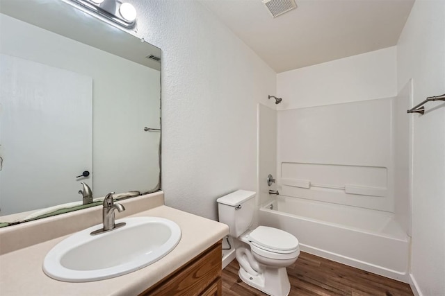 12404 Campana Dr, Del Valle, TX 78617 - full bath featuring vanity, wood finished floors, and bathtub / shower combination