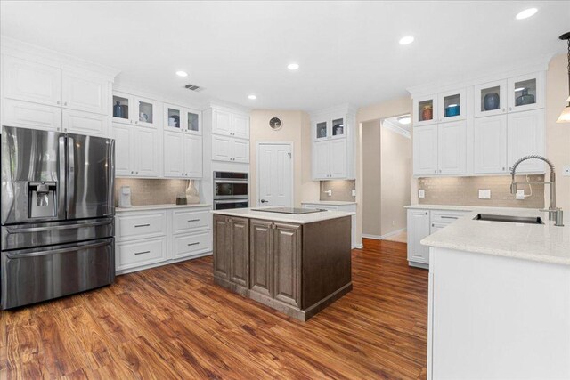 509 Oak Park Dr, Round Rock, TX 78681 - kitchen with appliances with stainless steel finishes, a sink, backsplash, dark wood-type flooring, and recessed lighting