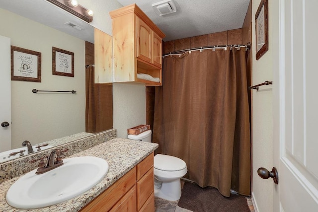 20217 Engelmann Ln, Manor, TX 78653 - full bath with vanity, toilet, a shower with shower curtain, and a textured ceiling
