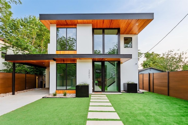 2807 Garwood St, Austin, TX 78702 - rear view of property with stucco siding and driveway