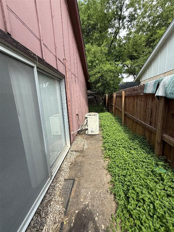 10502 Golden Meadow Dr, Austin, TX 78758 - view of side of home