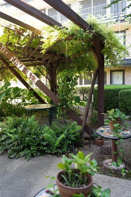 2425 Ashdale Dr Unit 18, Austin, TX 78757 - view of yard