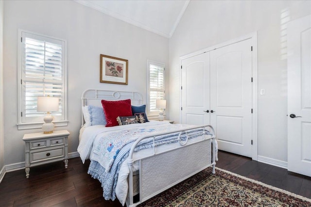 9122 Balcones Club Dr Unit 9, Austin, TX 78750 - bedroom featuring lofted ceiling, crown molding, dark wood-type flooring, a closet, and baseboards