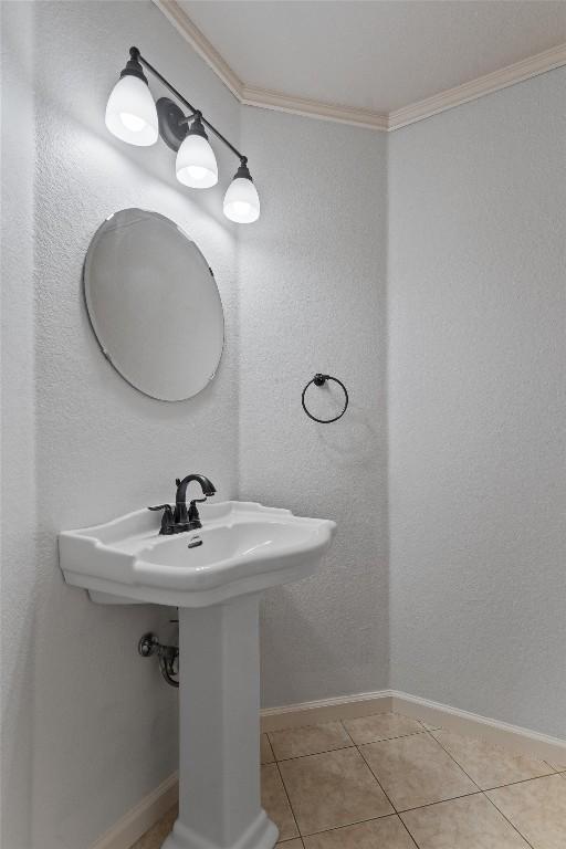 4424 Campo Verde Dr, Austin, TX 78749 - bathroom featuring ornamental molding, tile patterned floors, a sink, and baseboards