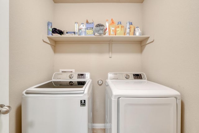 11404 Day Camp Ln, Austin, TX 78754 - laundry room featuring independent washer and dryer