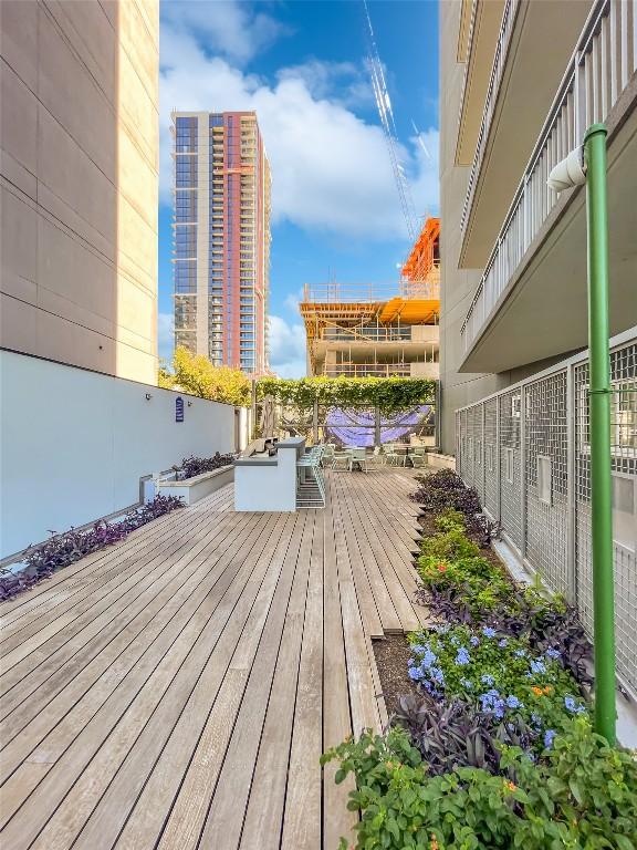 603 Davis St Unit 1108, Austin, TX 78701 - view of wooden deck