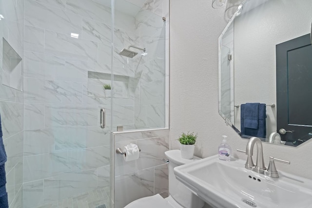100 Toltec Cv, Kyle, TX 78640 - full bath featuring a sink, toilet, a stall shower, and a textured wall