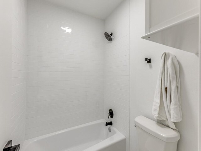 7920 Rockwood Ln Unit 208, Austin, TX 78757 - bathroom featuring toilet and shower / tub combination