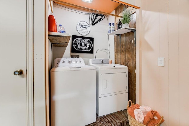 7006 Beckett Rd, Austin, TX 78749 - laundry area with washer and clothes dryer