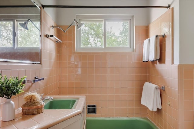 2300 Westworth Cir, Austin, TX 78704 - full bathroom with vanity and tub / shower combination