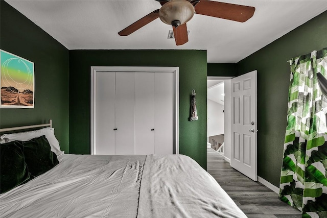 8504 Verona Trl, Austin, TX 78749 - bedroom featuring wood finished floors, a closet, and a ceiling fan