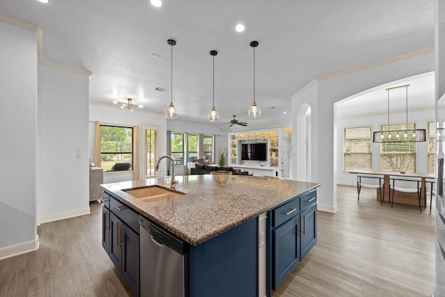 2565 Reunion Blvd, Austin, TX 78737 - kitchen with a sink, stainless steel dishwasher, crown molding, open floor plan, and baseboards