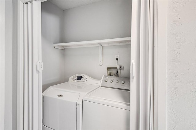 9406 Quail Meadow Dr, Austin, TX 78758 - laundry area featuring washing machine and clothes dryer